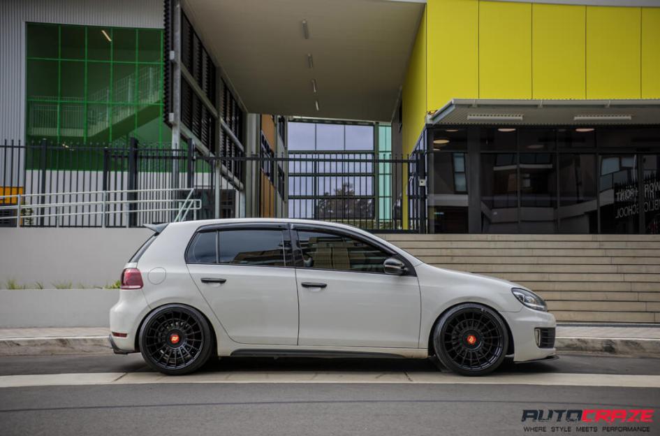 VOLKSWAGEN GOLF LAS R MATTE BLACK